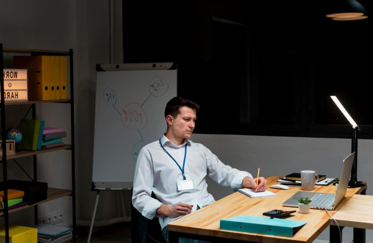 Büro von yoranvexia in Dillenburg mit Blick auf Arbeitsplätze